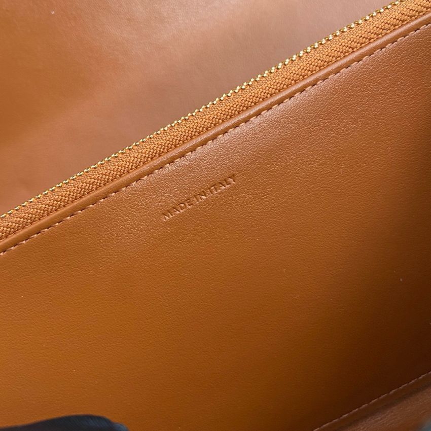 Ce1i*e Triomphe Long  wallet-Tan/brown