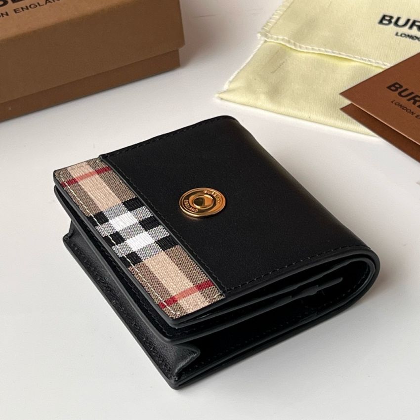 Bv*b*rry  Small Check Folding Wallet