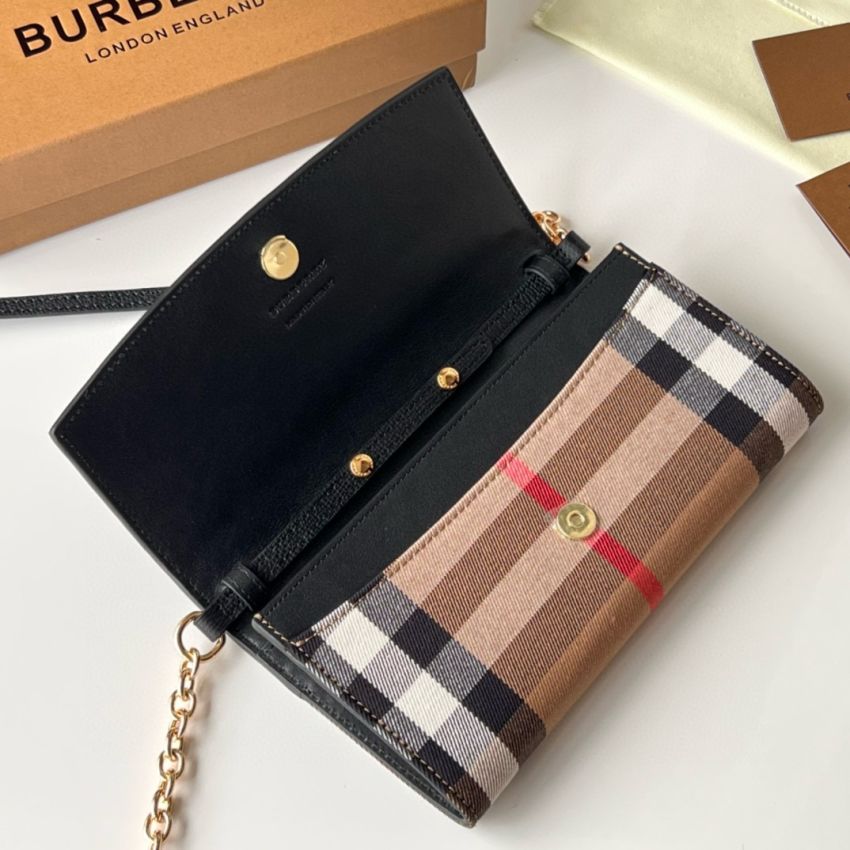 Bv*b*rry Check Chain Wallet