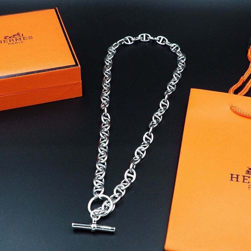 H**me5  Necklace