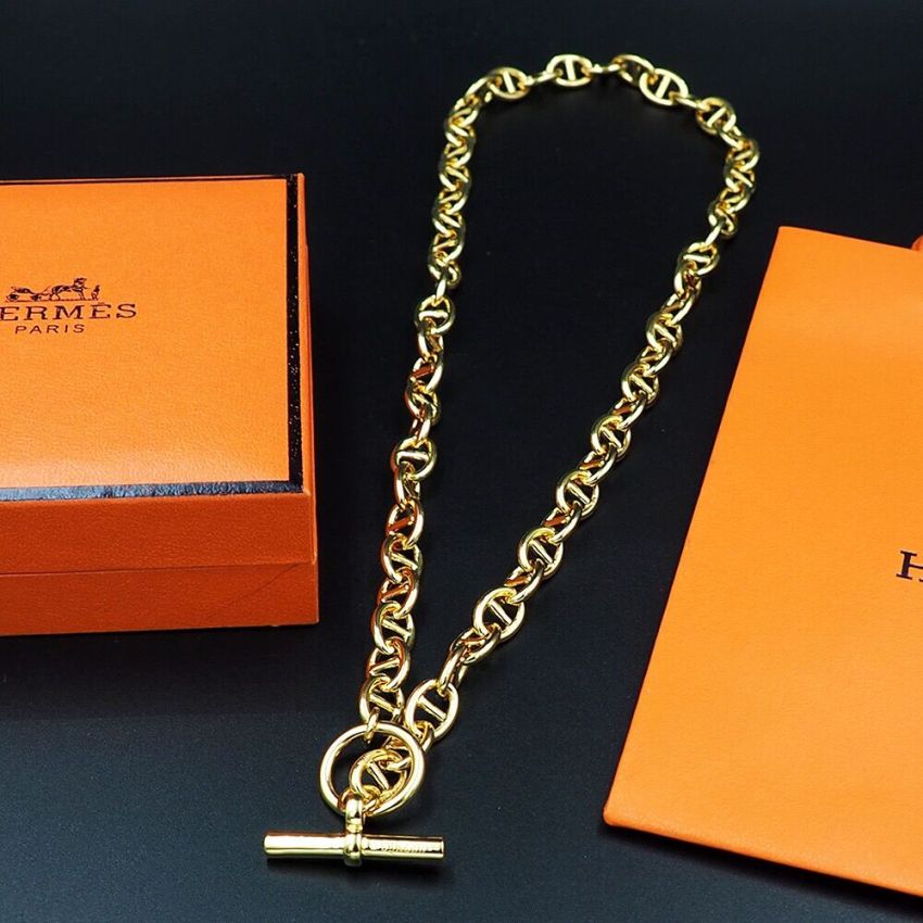 H**me5  Necklace