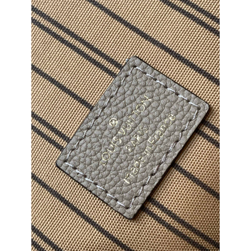 M44881  Pochette Metis