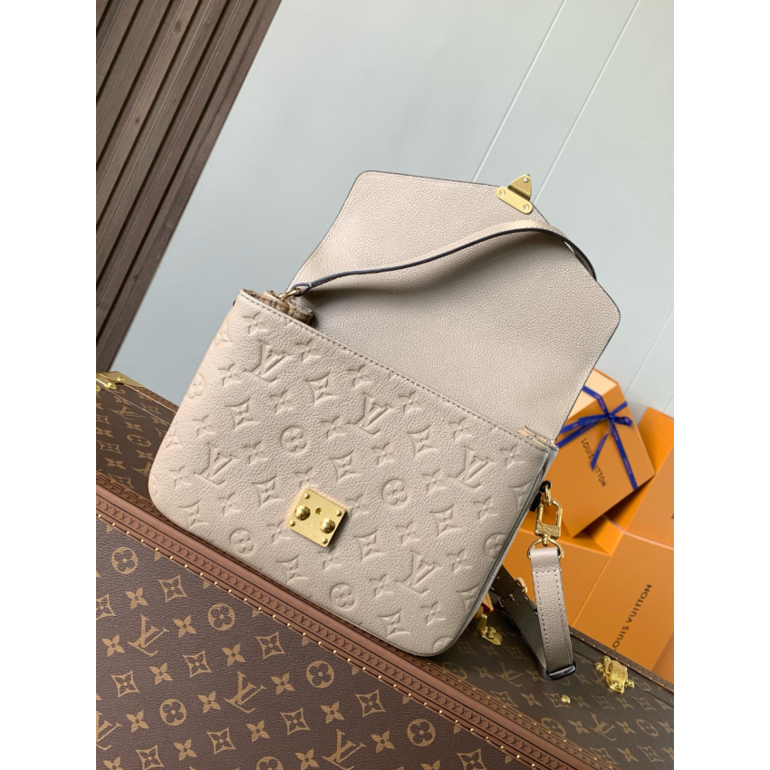 M44881  Pochette Metis