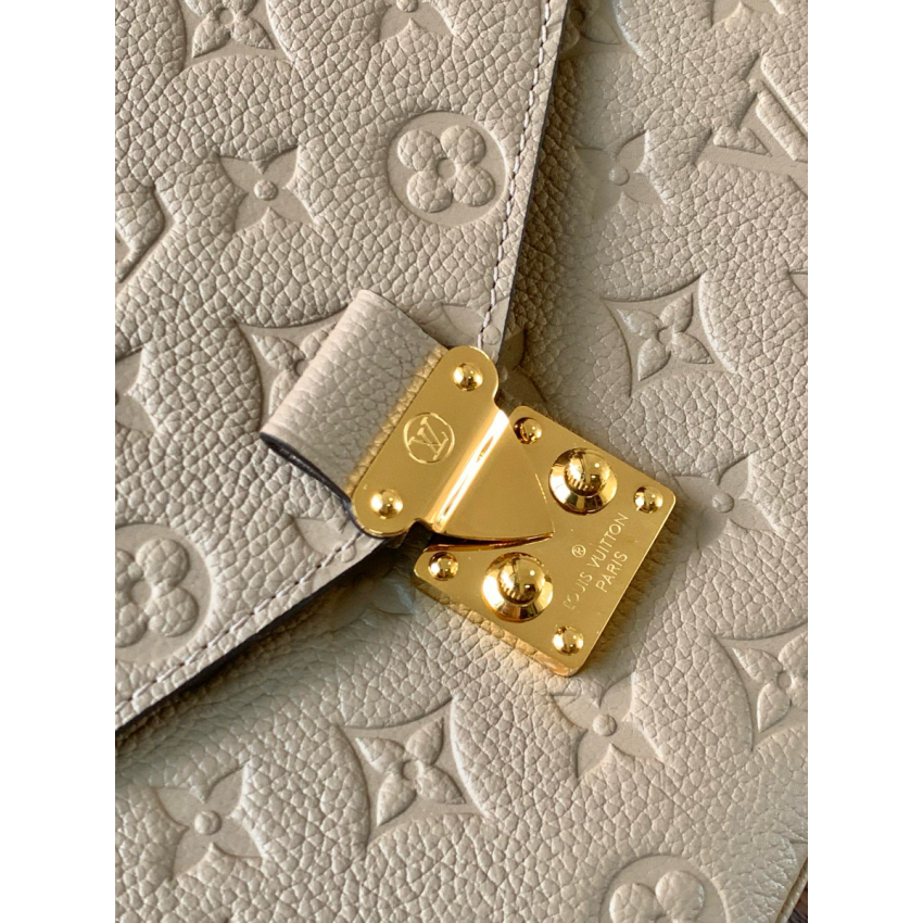 M44881  Pochette Metis