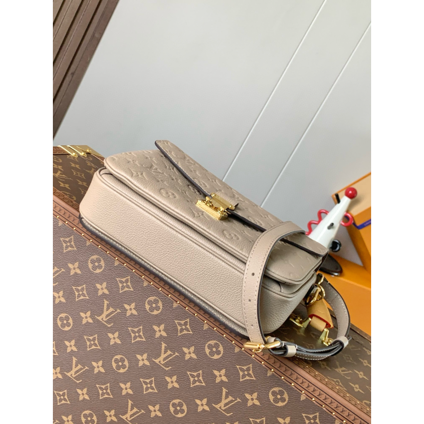 M44881  Pochette Metis