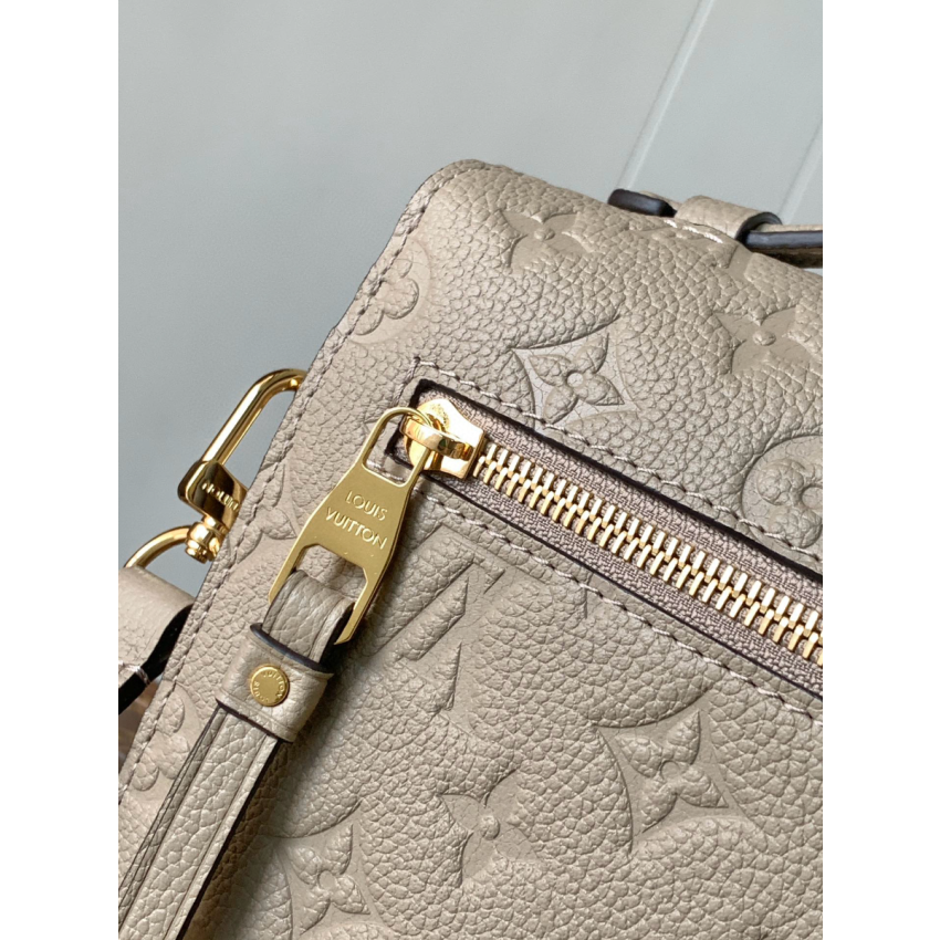 M44881  Pochette Metis