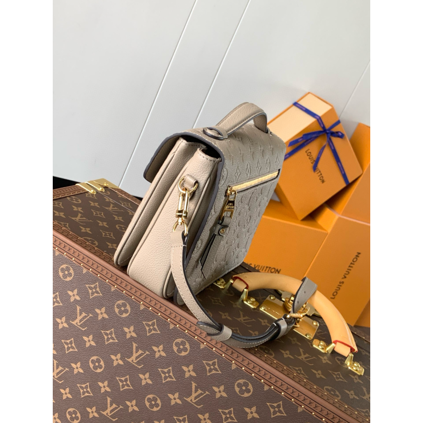 M44881  Pochette Metis